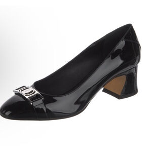 New Salvatore Ferragamo Black Patent Pumps Size 9 Gancini Logo Silver